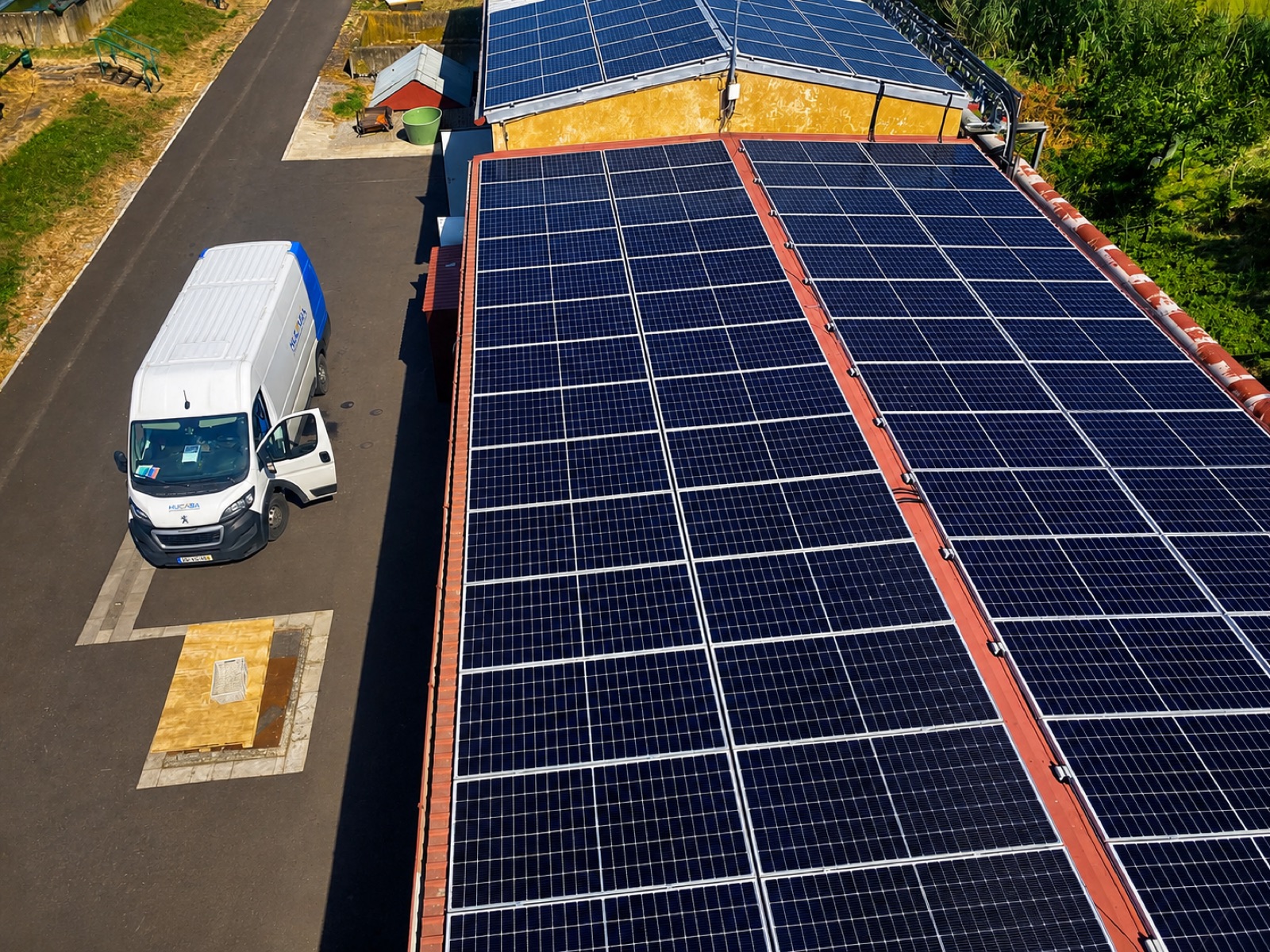 Fotovoltaická elektrárna na střeše průmyslového areálu